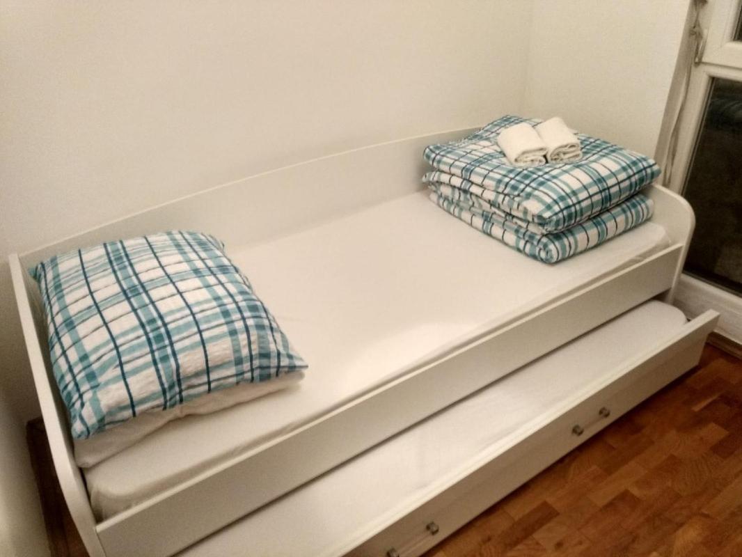 Gazde/Camere de închiriat Alen