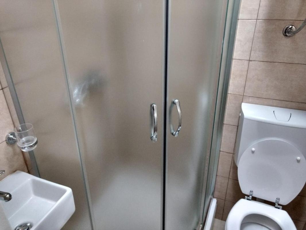 Alen Gazde/Camere de închiriat